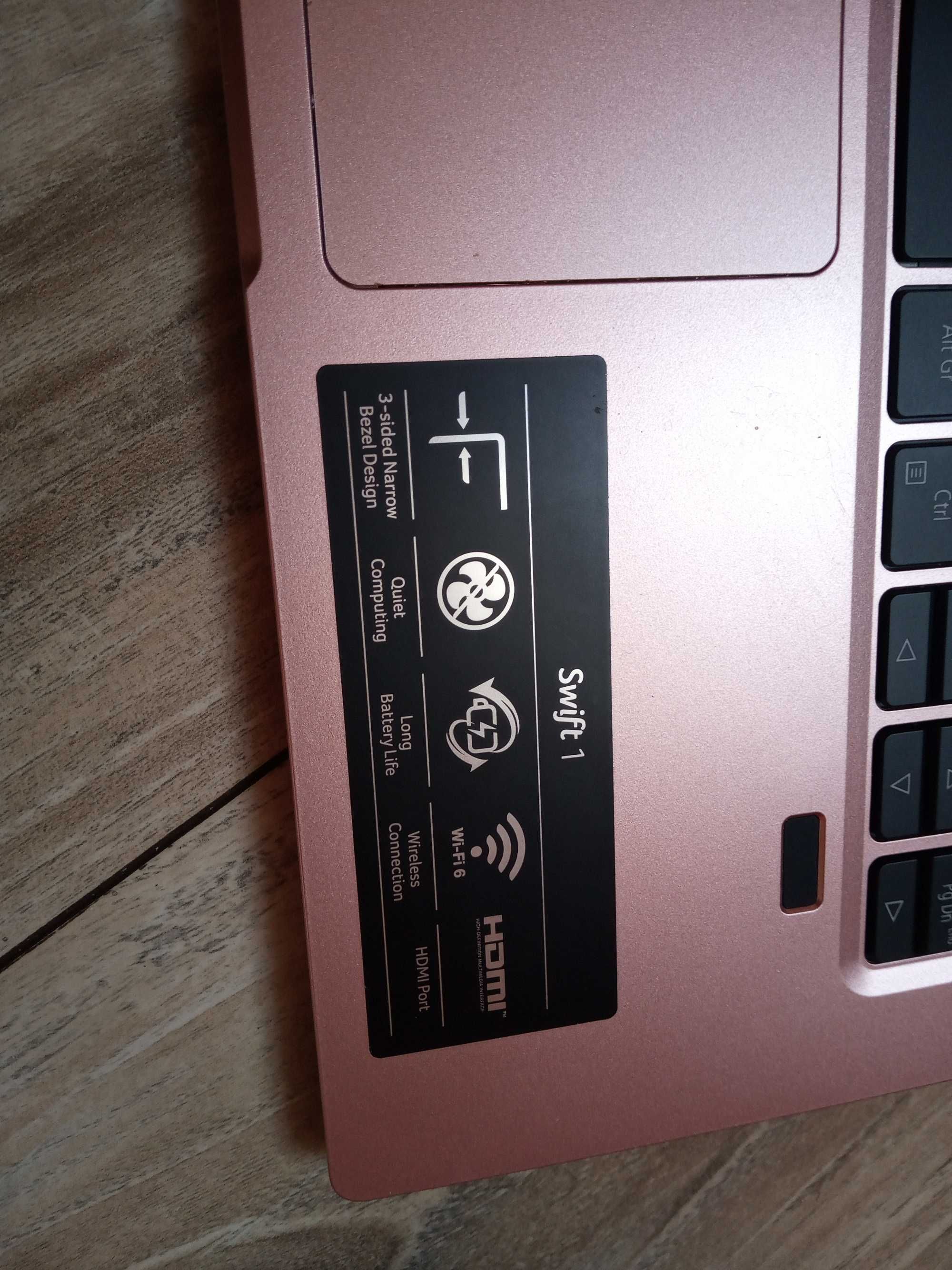 Laptop Acer mały