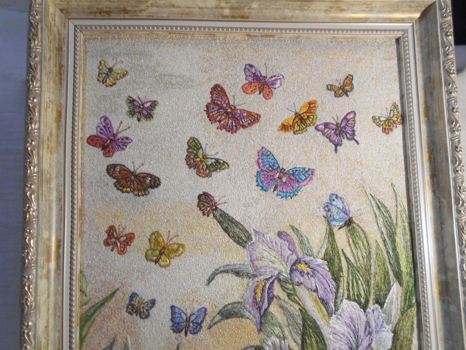 Продам вышитую картину "Бабочки", ручная гладь(вышивка)