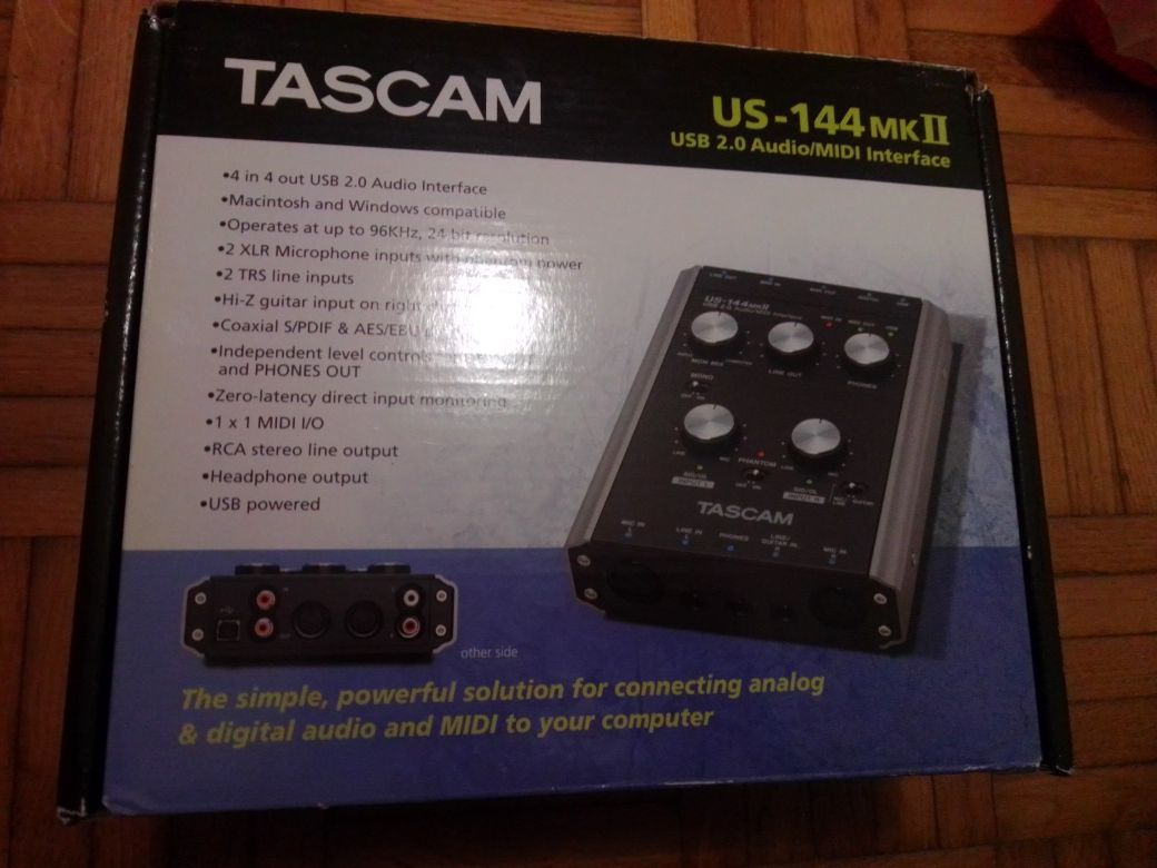 Mesa de mistura TASCAM USB