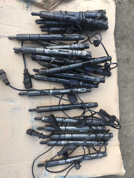 Форсунка управляюча F E G audi a6 c5  ауди ауди а6 с5 2,5 тді.