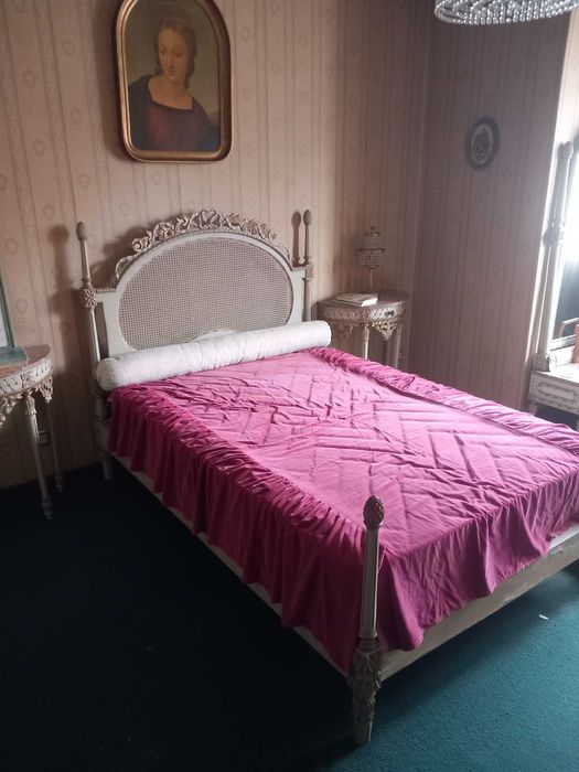 Conjunto quarto , cama, comoda, guarda-vestidos,etc.