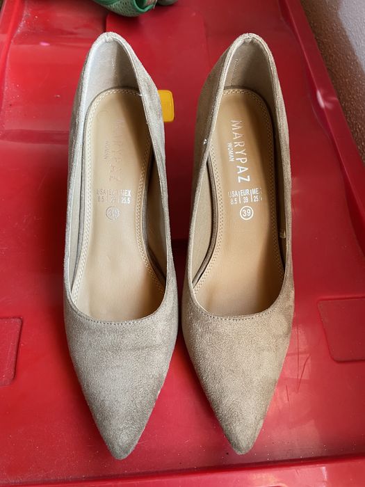 Sapatos Marypaz em camurça