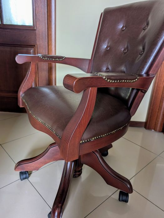 Ekskluzywny fotel ze skóry do gabinetu, salonu