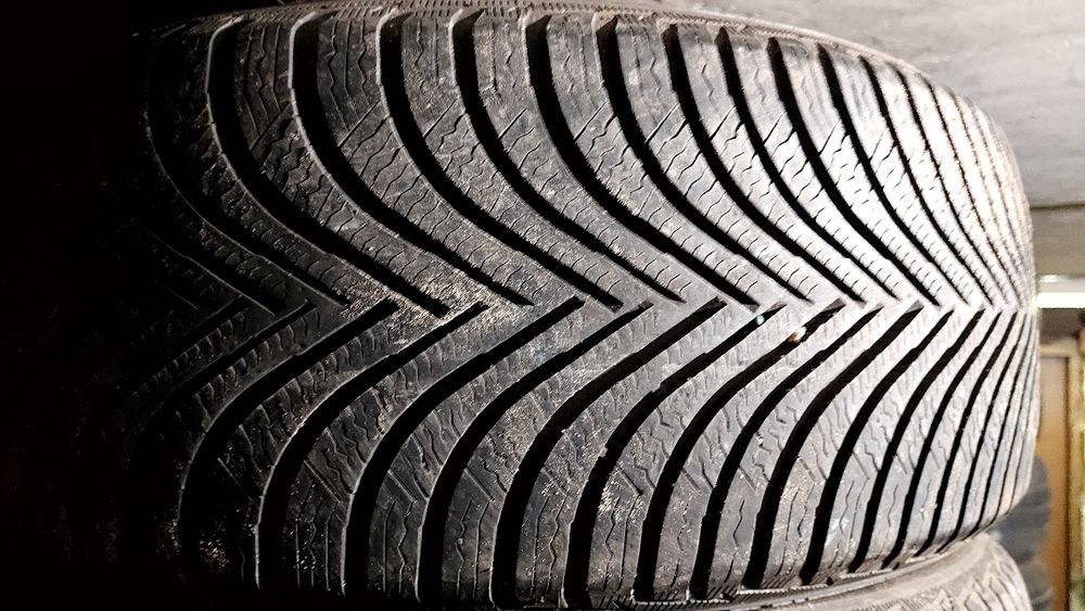 Шини Клебер-Ханкок;225/55/17;по три гарні літні та всесезонні пари шин