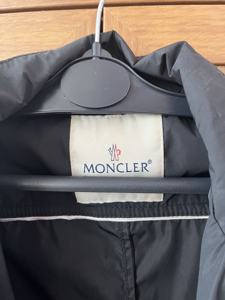 Куртка Moncler чорного кольору