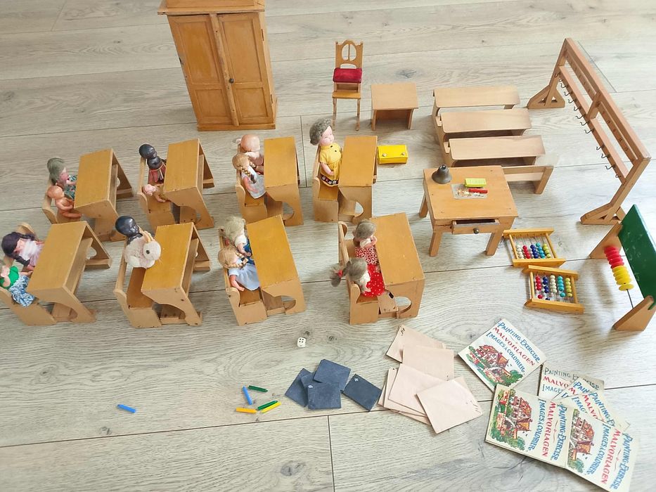 Oryginalna mini szkoła z PRL-u