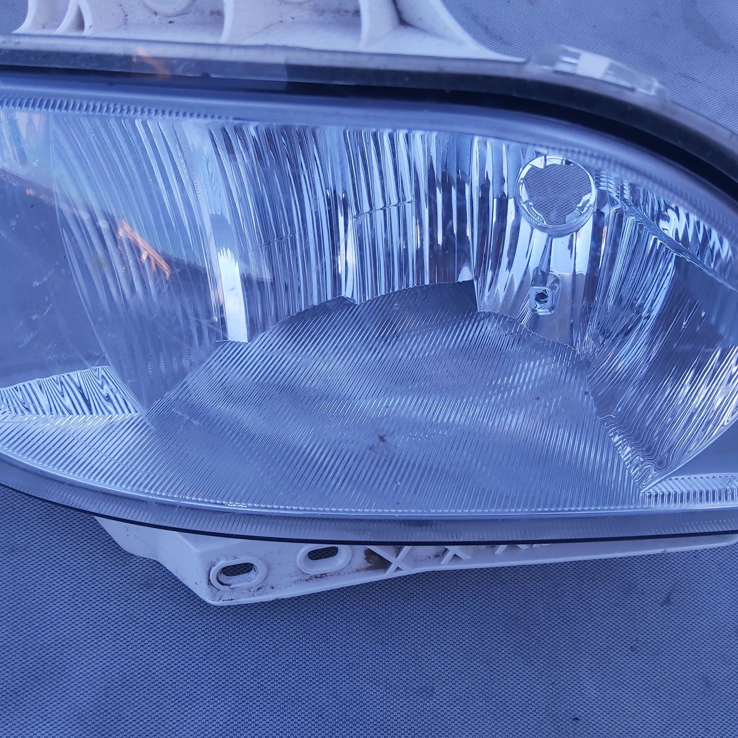 Lampa halogen daf xf 106 prawy