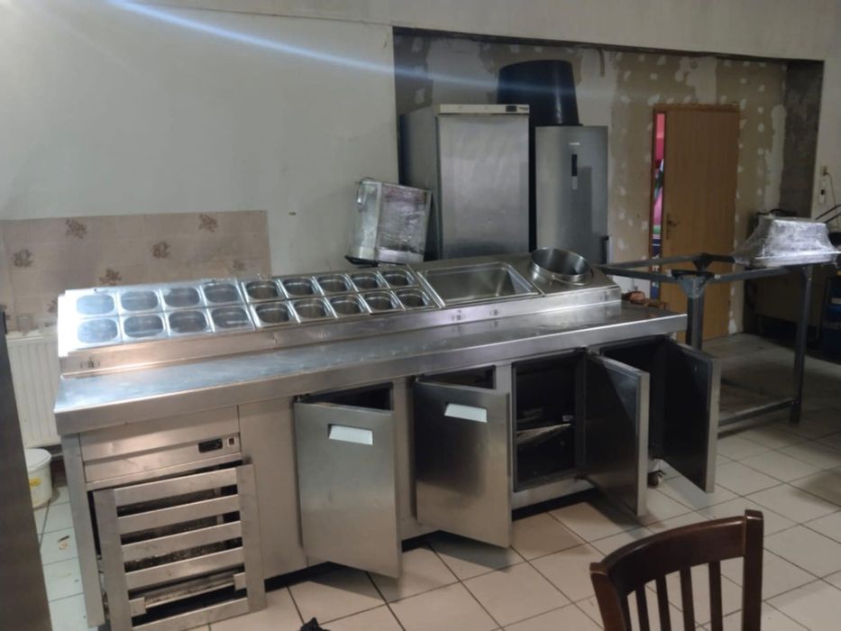 Stół sałatkowy ze stali nierdzewnej