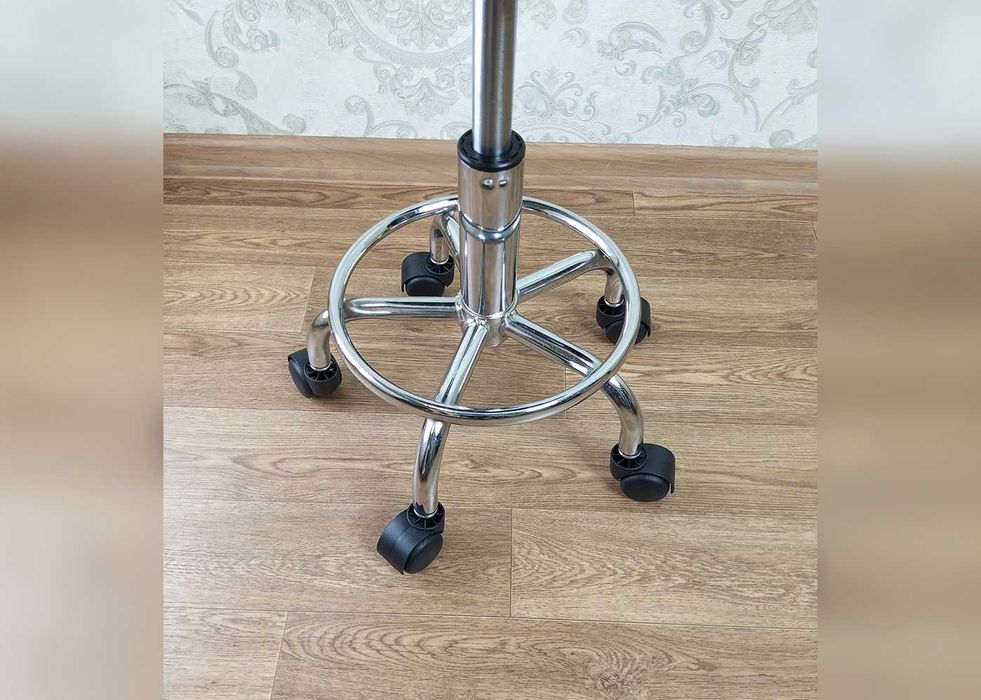 Стілець офісний комп'ютерний на колесах Salon-17 крісло для майстра