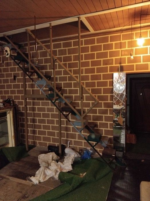 Продам двухповерховий універсальный гараж.