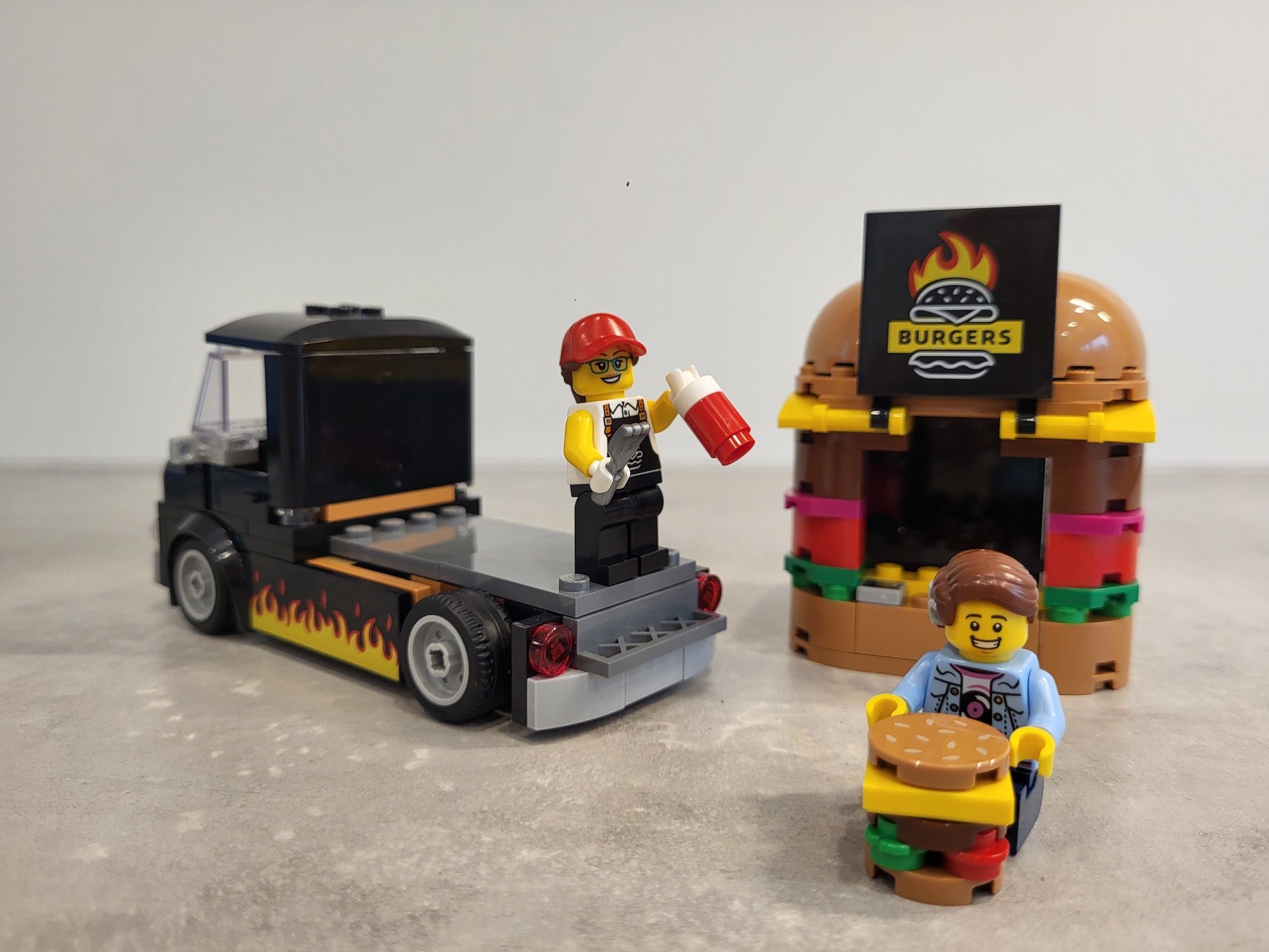 LEGO City 60404, Ciężarówka z burgerami