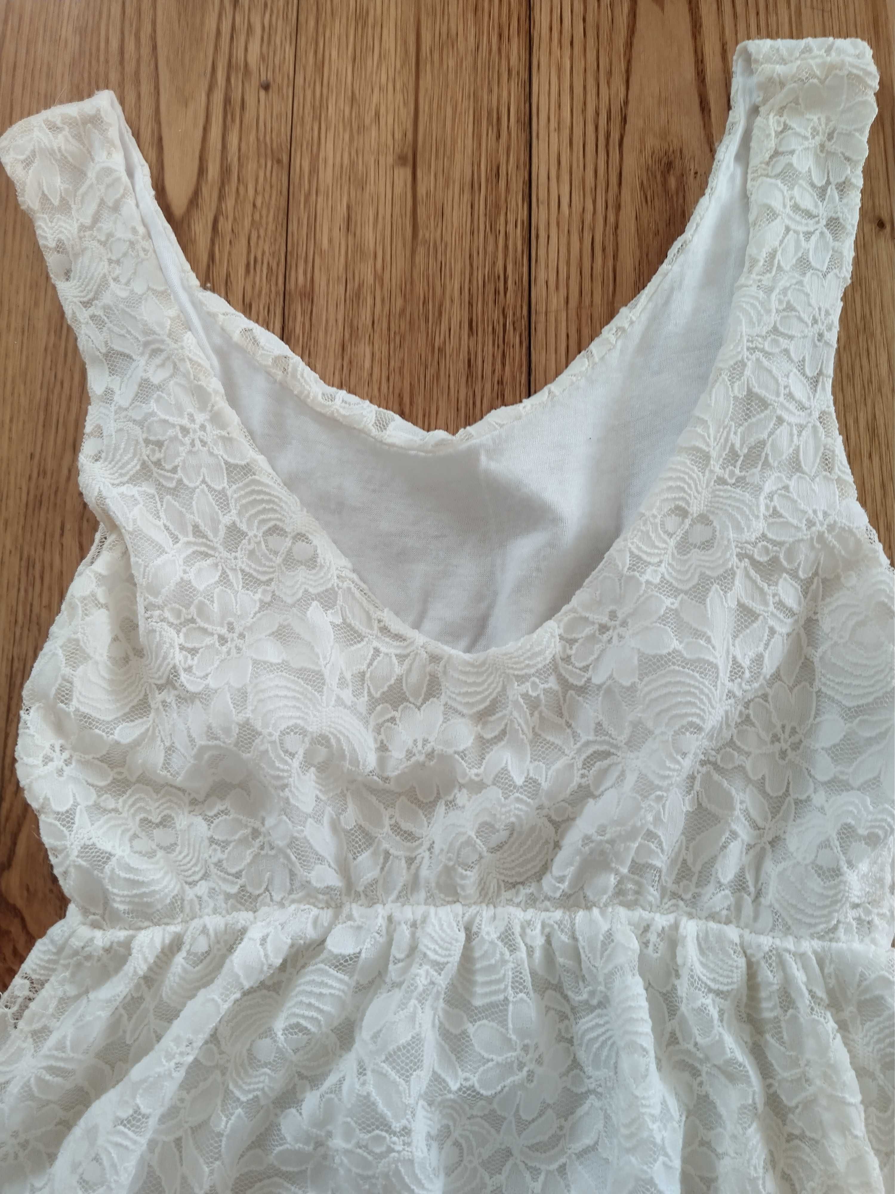 Vestido rendado curto