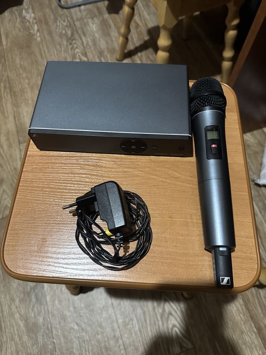 Sennheiser XSW 1-825 Бездротовий мікрофон