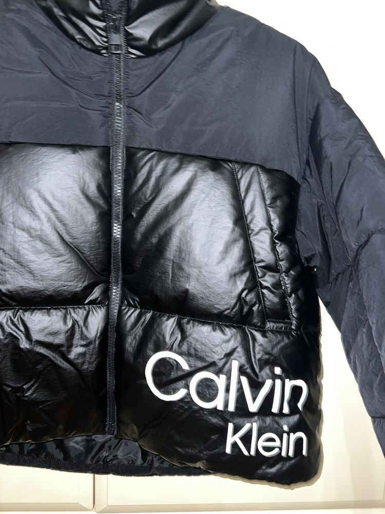 Пуфер Calvin Klein Jeans.