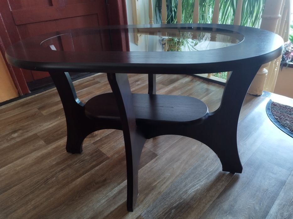 Stolik kawowy ze szklanym blatem