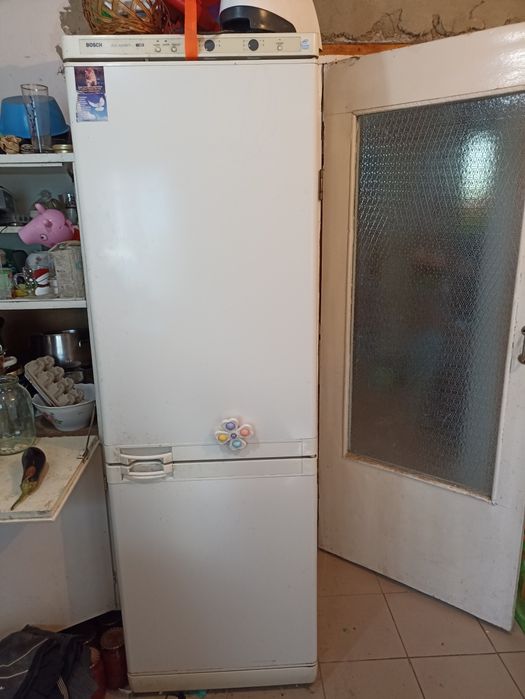 Високий і надійний холодильник Bosch-180 cm. Морозилка.