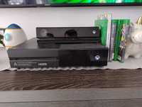 Xbox one z 2 padami i 6 grami