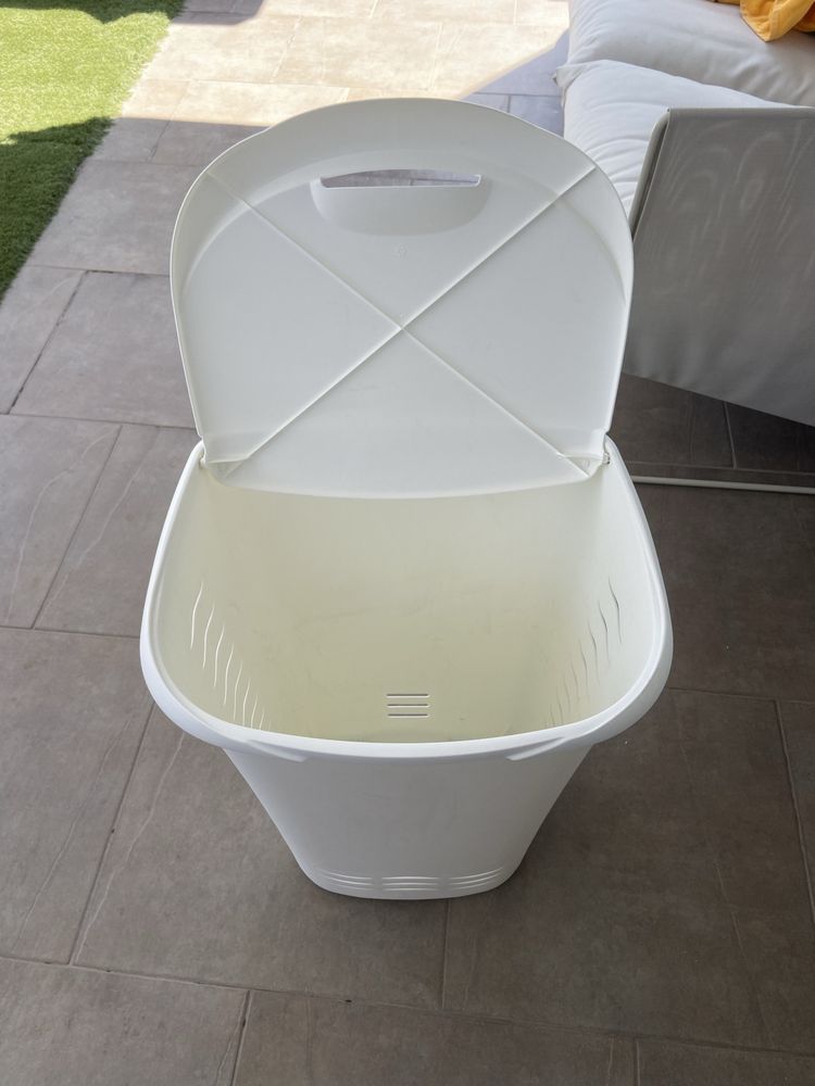 Cesto de roupa 70 litros como novo