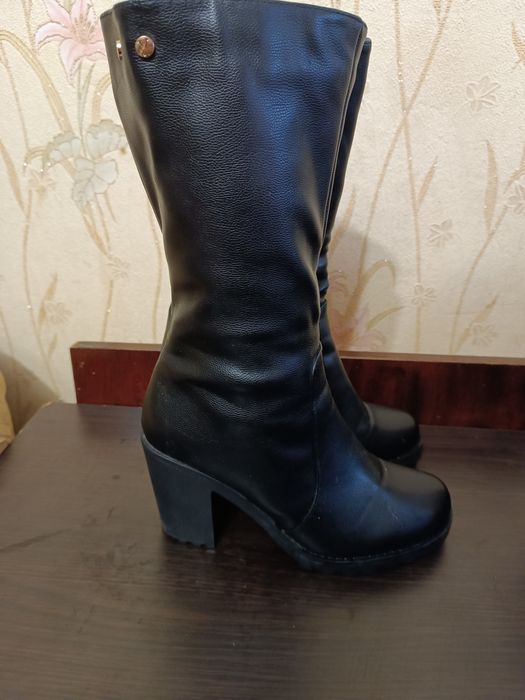 Зимове взуття жіноче