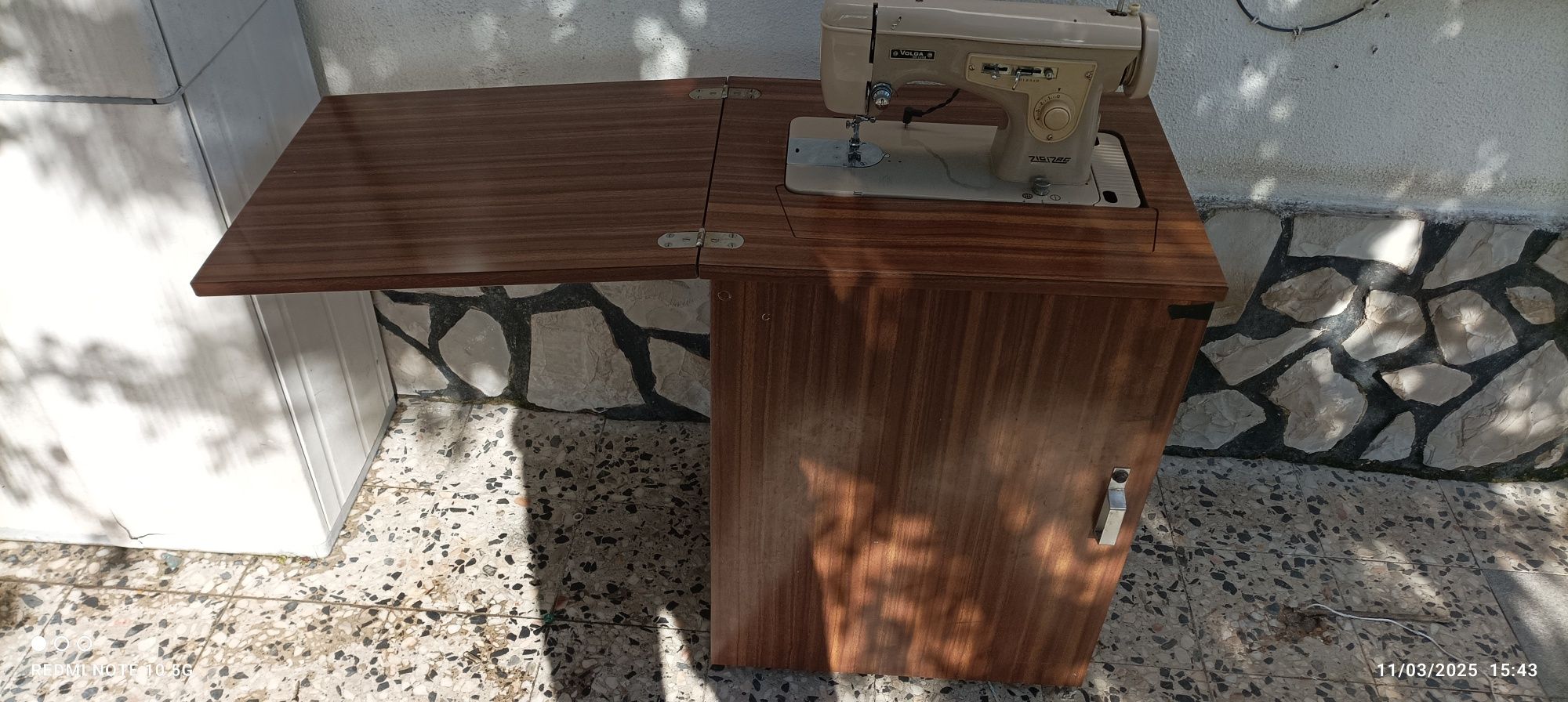 Vendo máquina de costura "Volga Deluxe "