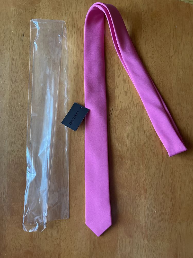 Nowy krawat rozowy Recman