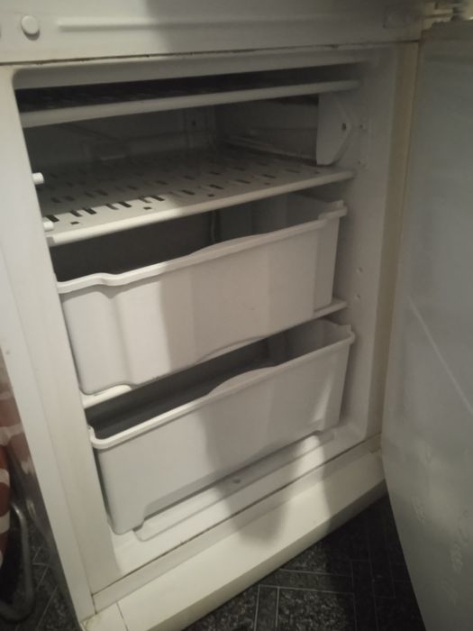 Продам холодильник Indesit