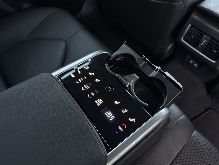 Продам офіційну максимальну рестайлінгову Toyota Camry Premium 2021