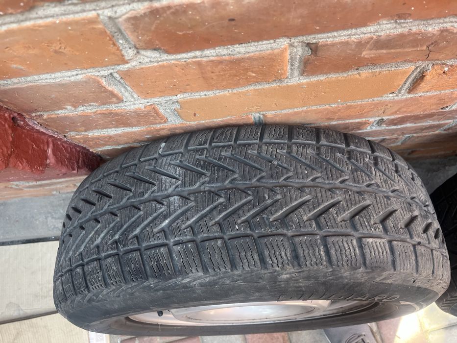 Продам резину 215/65/15 зимова з дисками Vito 639