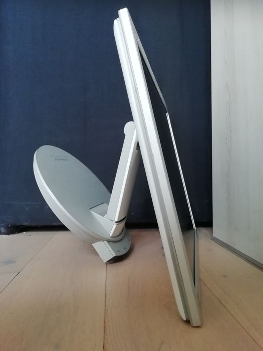 Monitor Samsung 17 cali. Sprytny - można powiesić