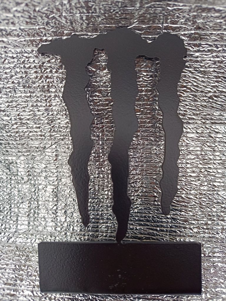 Sprzedam statuetkę Monster Energy