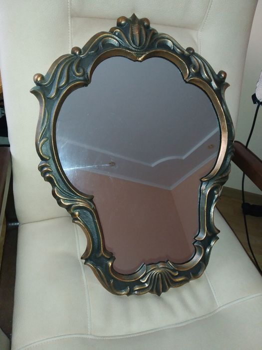 Дзеркало з полицею