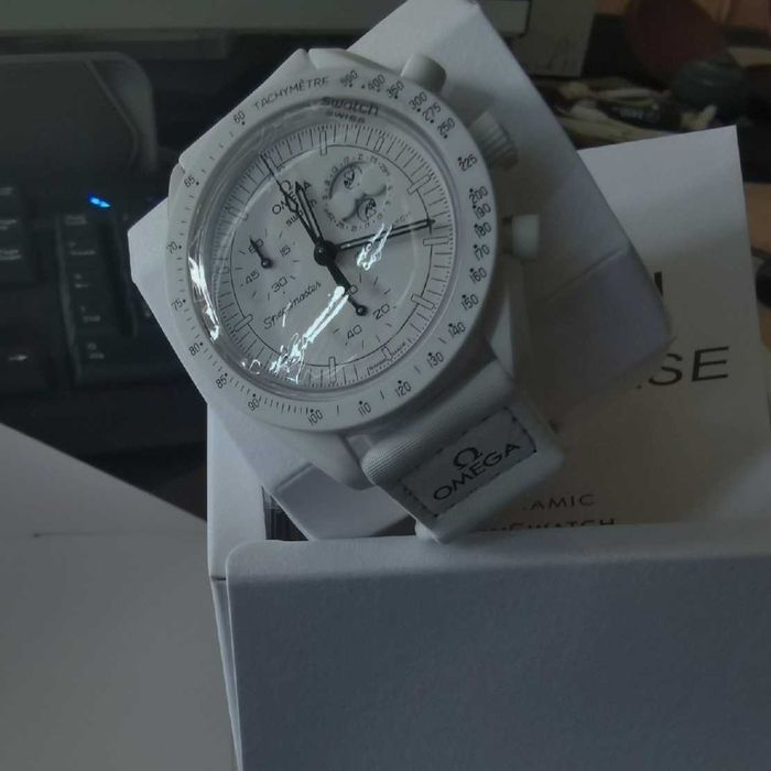 Omega Swatch Biały Snoopy SO33W700 - biało-białkowy, sprawny