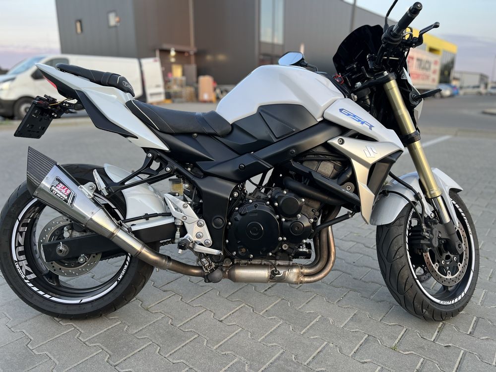 Suzuki GSR 750 wydech Yoshimura r11