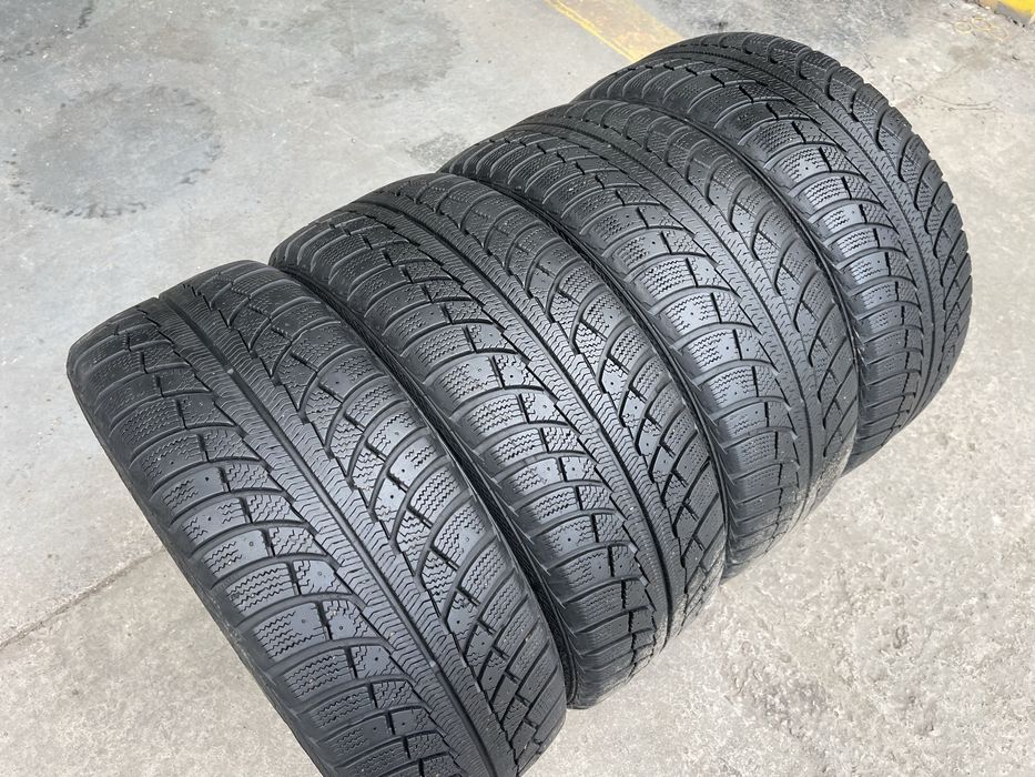 Шини зимові R16 205 55 Gislaved Склад Осокорки RLX