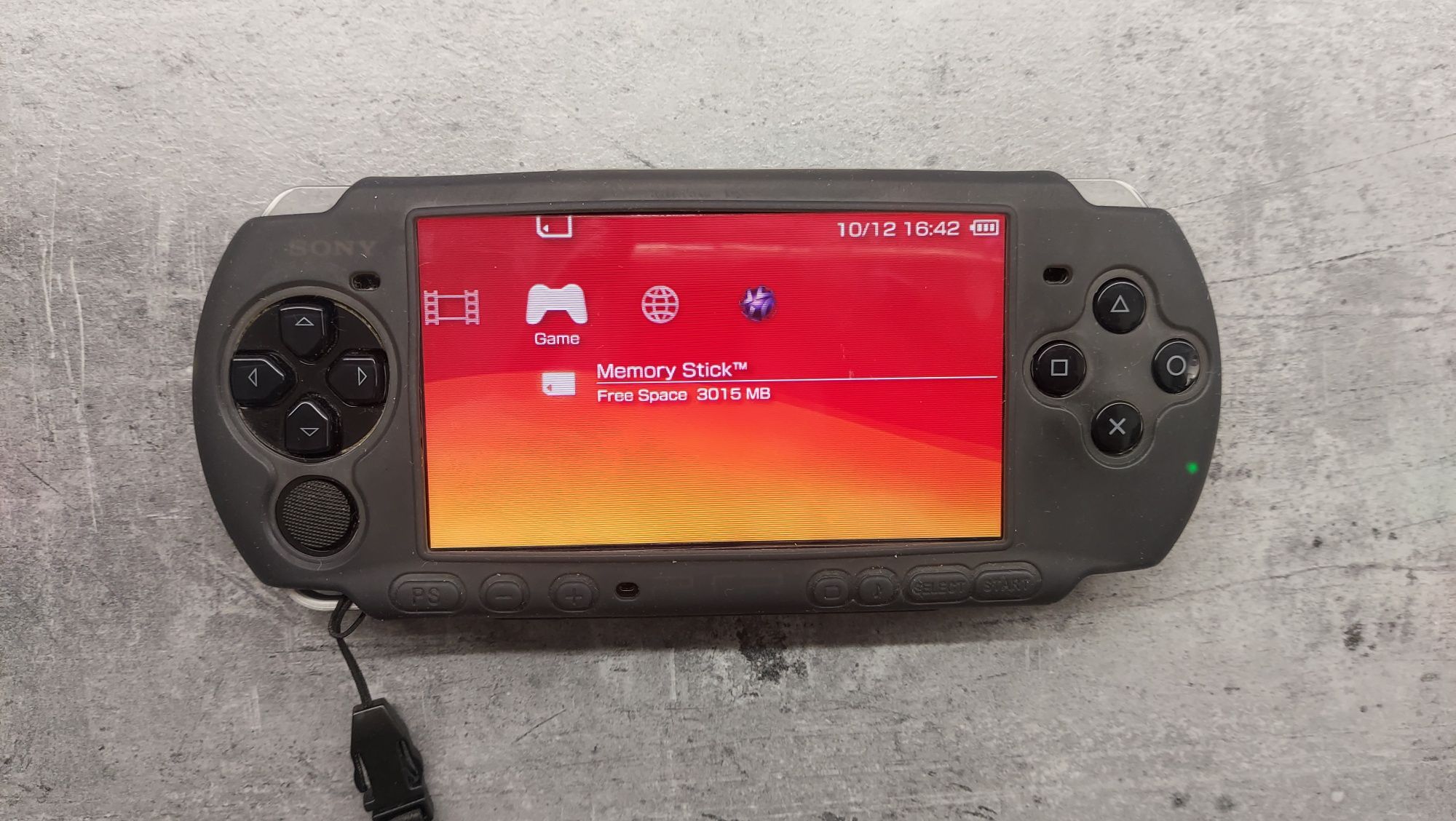 [Promocja] PSP 3004 z akcesoriami i grami