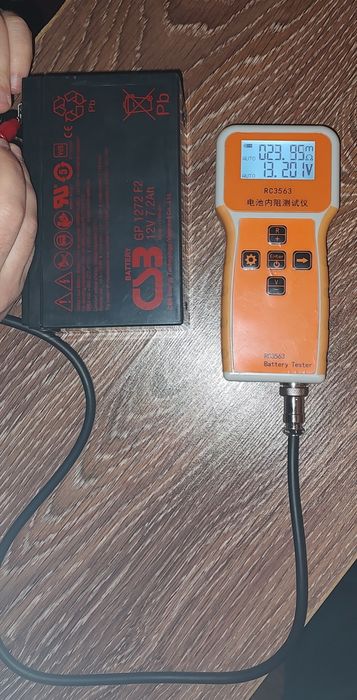 Безперебійне живлення (ДБЖ) з акумуляторами APC Back-UPS RS 500 / AVR