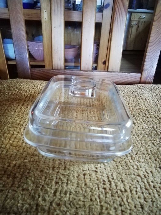 Szklana przezroczysta maselnica z pokrywką KADAX