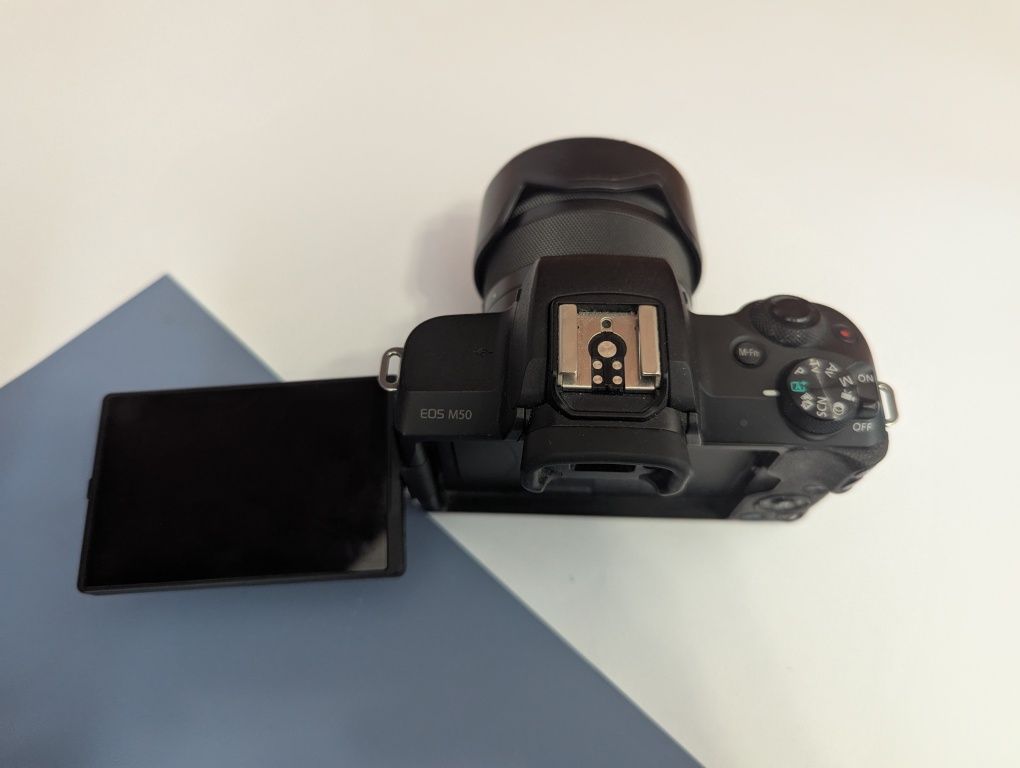 Canon m50 + Kit 15-45 + 50mm 1.8
-canon EF 50mm f/1.8