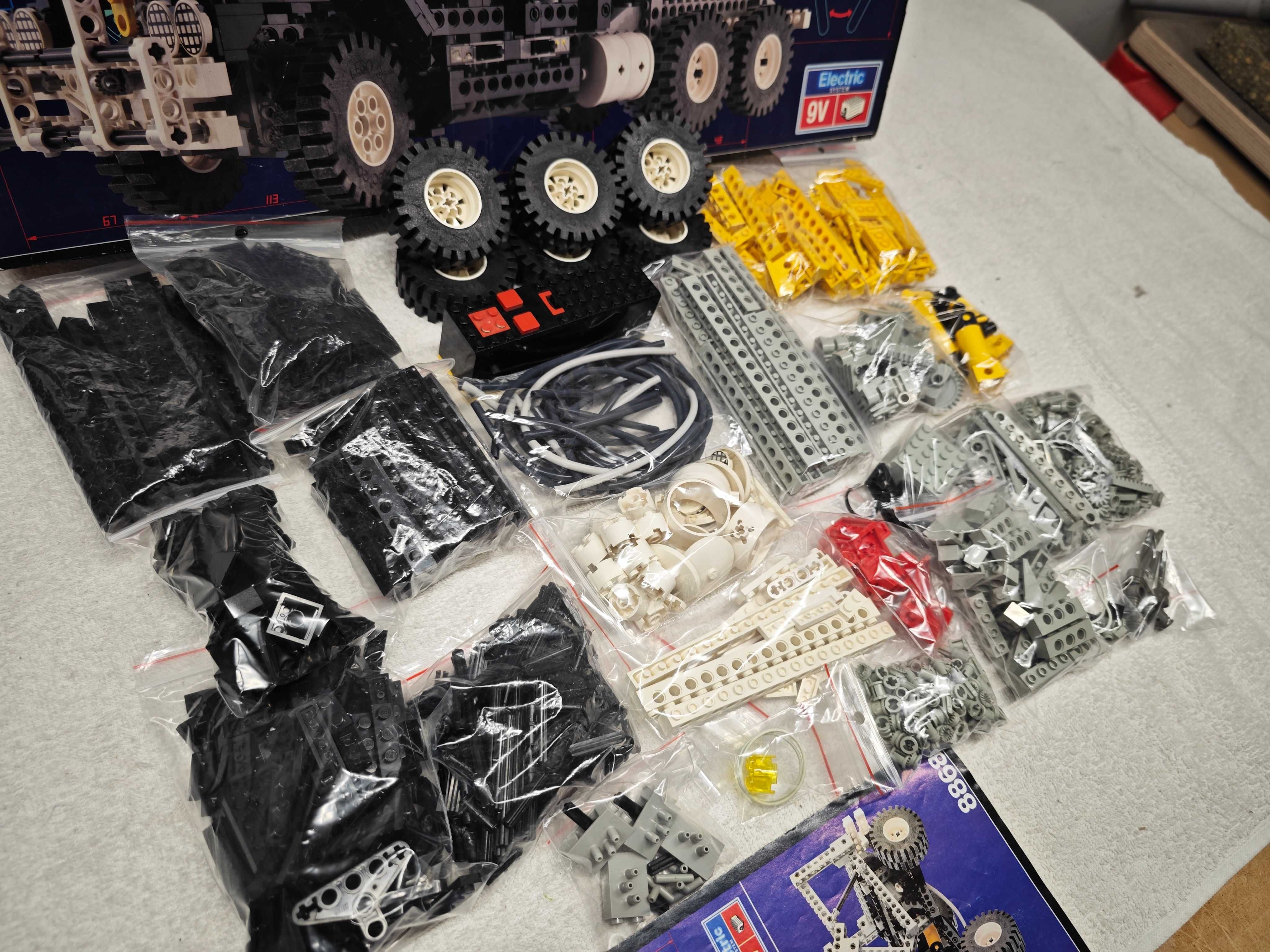 Lego Technic 8868 "Air Tech Claw Rig"; 1992; [83]