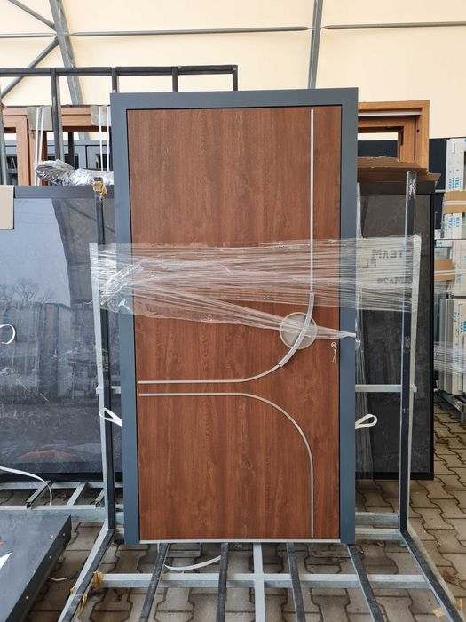 Drzwi aluminiowe kolor orzech
