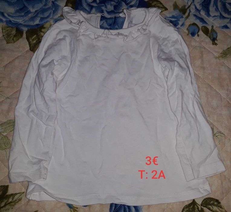 Roupa de menina, tamanho 2 a 3 anos.