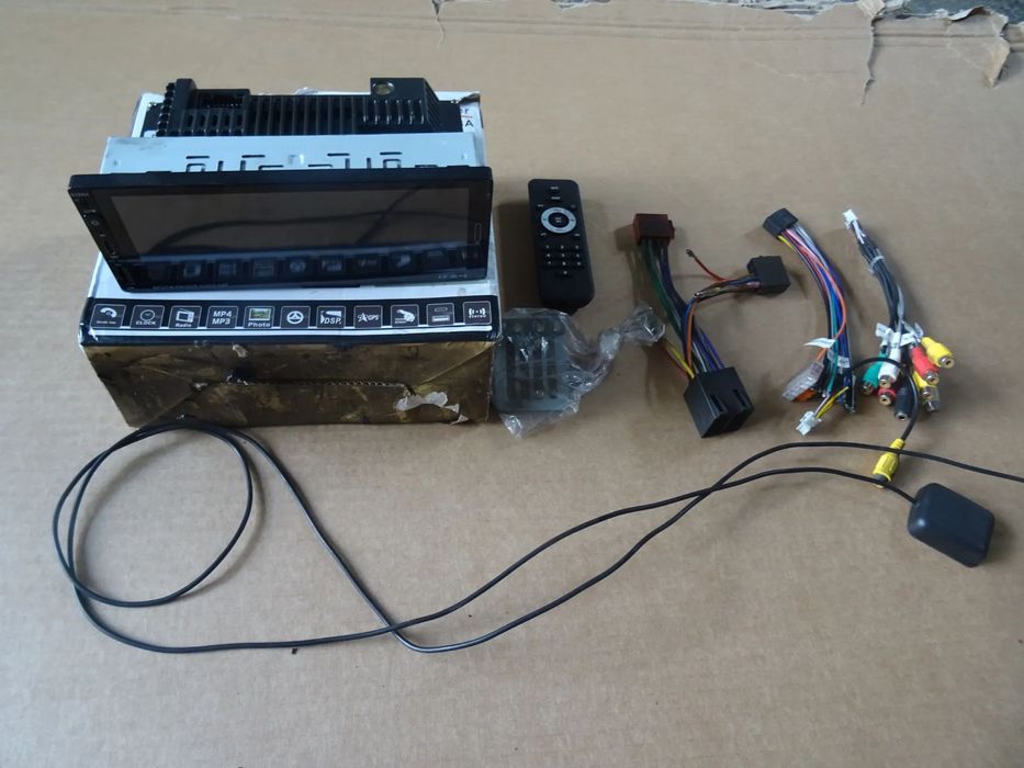 Radio z wyświetlaczem WI-FI GPS USB Aux 6288A