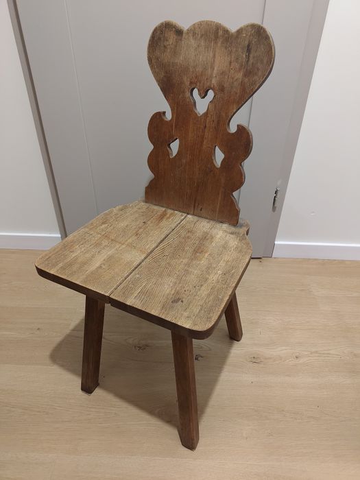 3 krzesła rustykalne drewniane