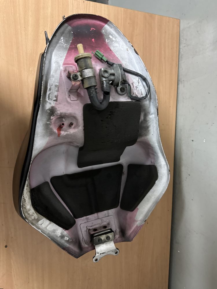 Yamaha R6 YZF RJ01 RJ03 99-02 Bak Pompa Paliwa Kranik KPL Zbiornik