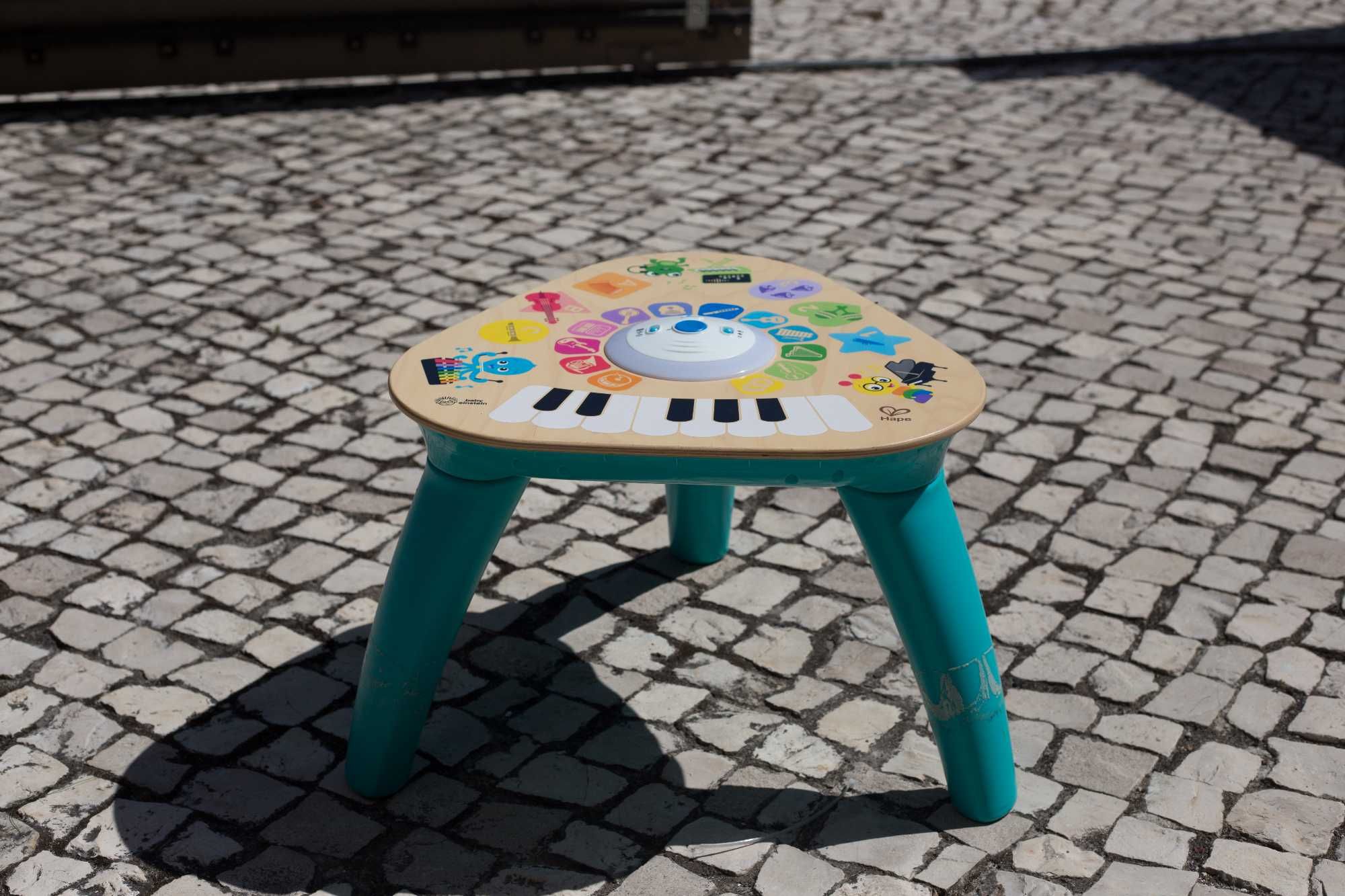 Mesa para brincar com muita musica