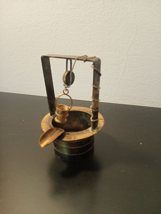 Antigo Cinzeiro em metal em forma de poço "Trench art" - Como novo