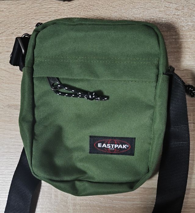 Сумка месенджер через плече Eastpack зелена