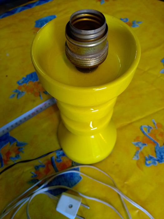 Candeeiro de mesa em loiça antigo