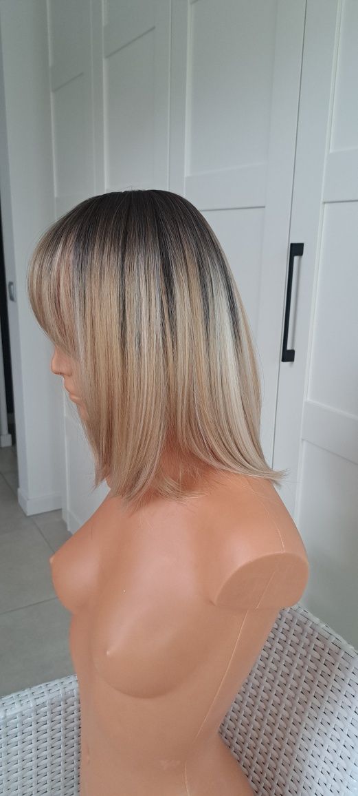 Peruka blond bob