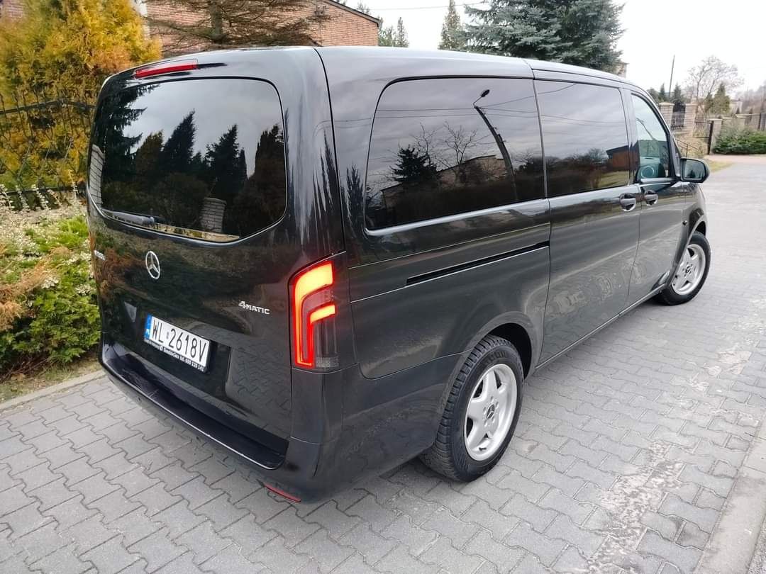 Usługi transportowe Przewóz osób Mercedes Vito / Vklasa bus 8 osó